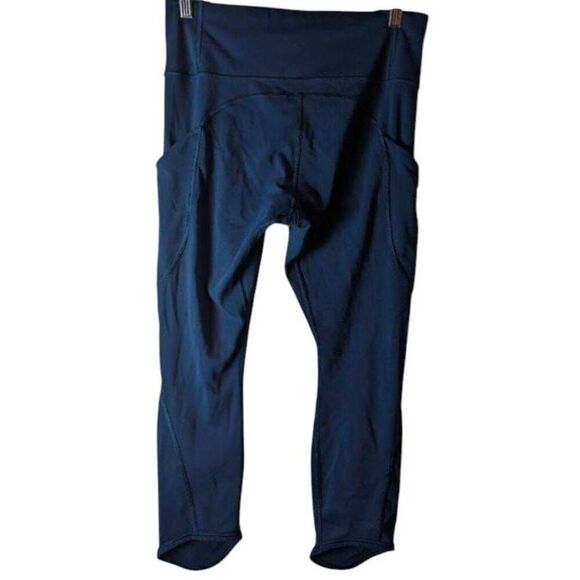 ATHLETA All In Crop Size Medium - Picture 3 of 3